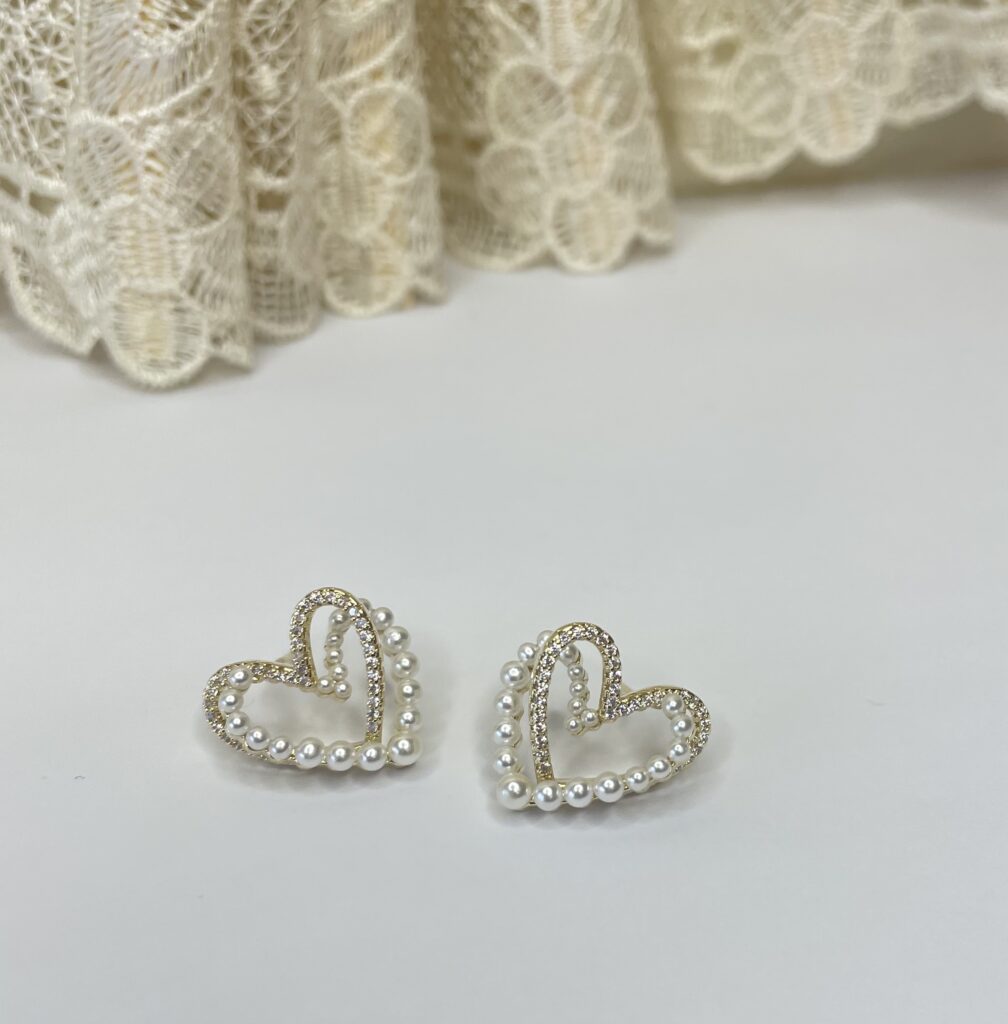 Corrine's Pick Heart Shaped Pearl Element Earring Stud